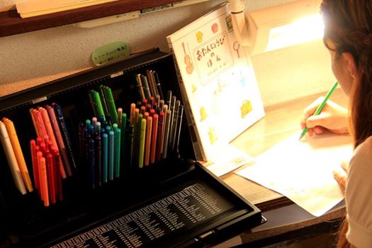 絵本読み聞かせ